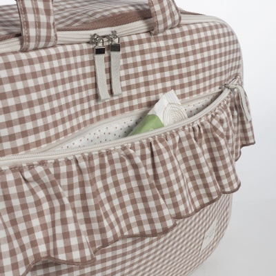 Mala vichy castanha e branca com folho e bolso frontal aberto