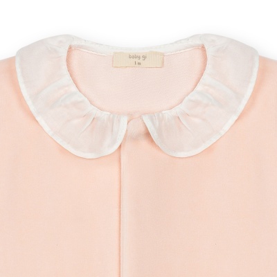 Gola branca plissada em roupa cor de salmão para bebé com etiqueta baby gi 1 m