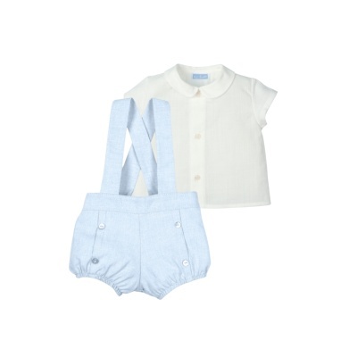 Conjunto infantil branco com calções azuis e alças