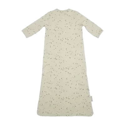 Vestido comprido bege de malha com pintas pretas e manga comprida