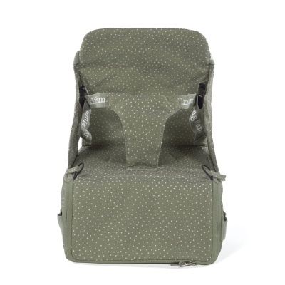 Cadeira de criança para automóvel verde-acinzentada com bolinhas e cinto de segurança