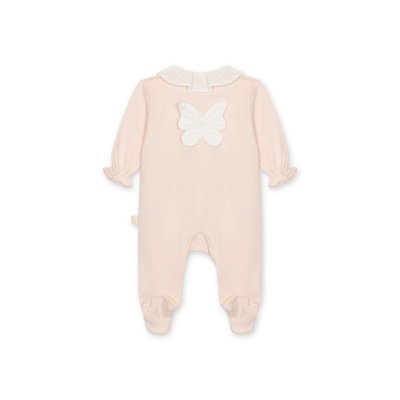 Pijama bebé cor-de-rosa com bordado borboleta nas costas e gola com folho branco.