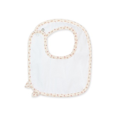 Babete branco com borda creme estampada com pequenas flores