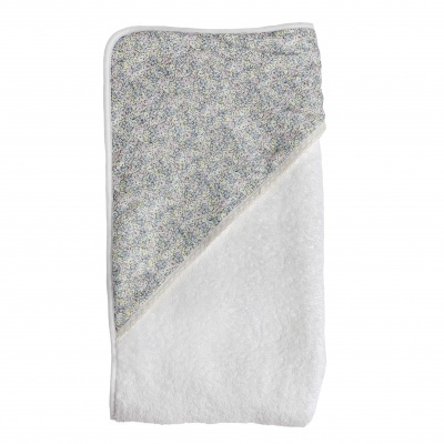 Toalha branca com capuz estampado em padrão floral azul e amarelo