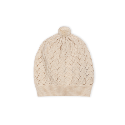 Gorro bege tricotado com padrão diagonal e pompom