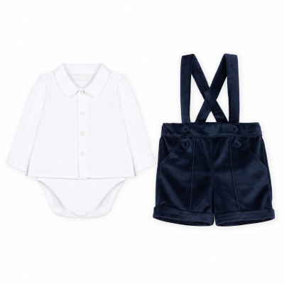 Conjunto de roupa para bebé branco e azul-escuro com body e calções com alças.