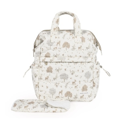 Mochila para bebé branca com padrão de animais e árvores em tons castanhos e cinza