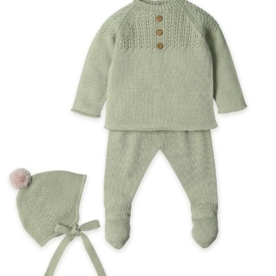 Conjunto de roupa de bebé com camisola, calças e gorro em malha verde claro