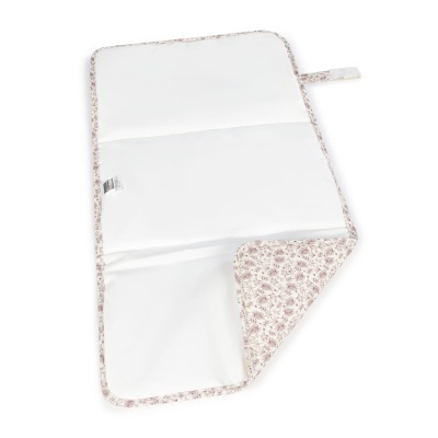 Tapete ou manta branco com bordas estampadas e aba com padrão floral castanho claro