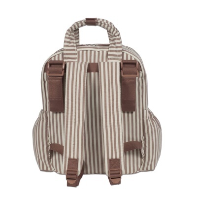 Mochila riscada bege e castanha vista de trás