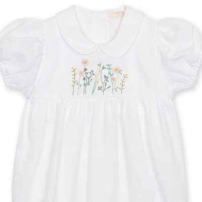 Vestido branco bebé com bordado floral