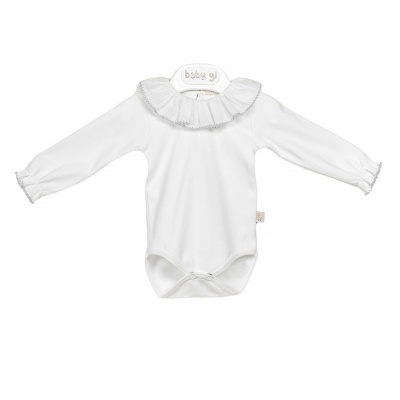 Body branco de bebé com gola frisada cinzenta em cabide branco