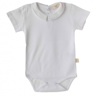 Body branco para bebé com gola de tecido texturizado e fechos