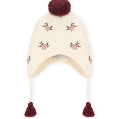 Gorro de malha creme com pompom granada e flores bordadas.