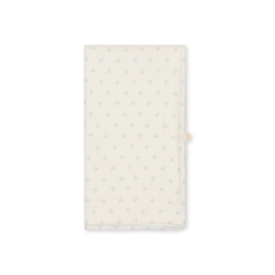 Toalha branca com padrão de âncoras azuis claras