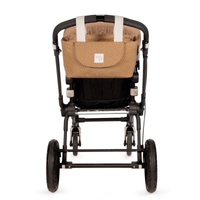 Carrinho de bebé castanho e preto visto de trás com bolso de padrões de pontos