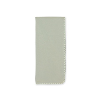 Manta de bebé verde claro com bordas xadrez verde e branco