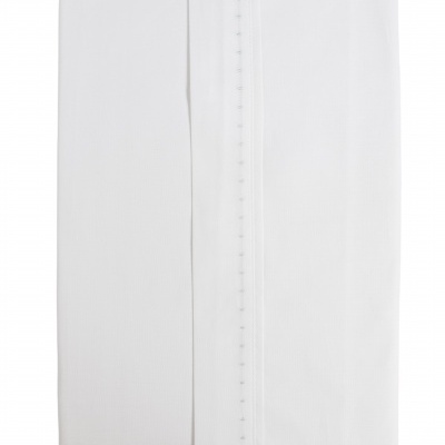 Folha branca de cama lisa com costura e botão oculto