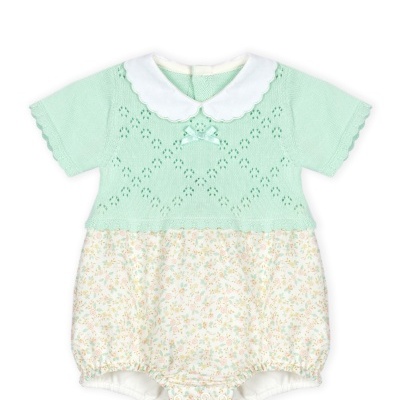 Body de bebé verde água e branco com padrão floral e colarinho branco.