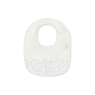 Babete branco com padrão floral colorido e borda ondulada