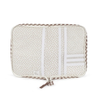 Mala organizadora bege com pontos castanhos e padrão xadrez castanho e branco