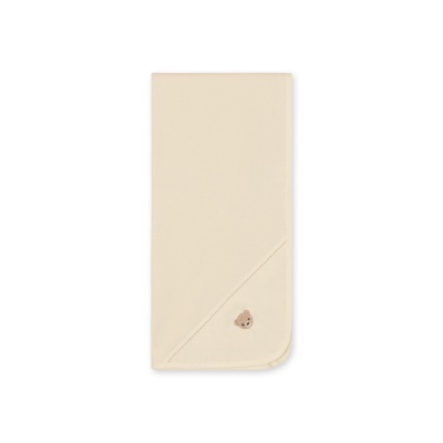 Fralda bege claro com bordado de urso no canto