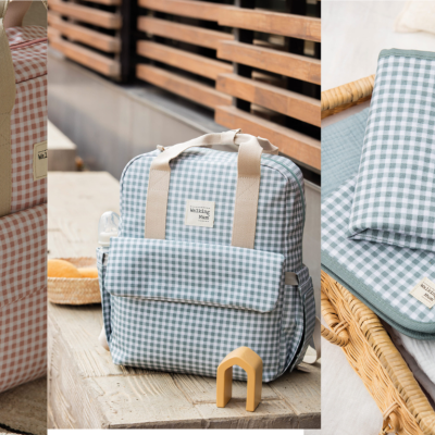 Mochilas e estojos térmicos xadrez rosa e azul claro com etiquetas 'neige home'