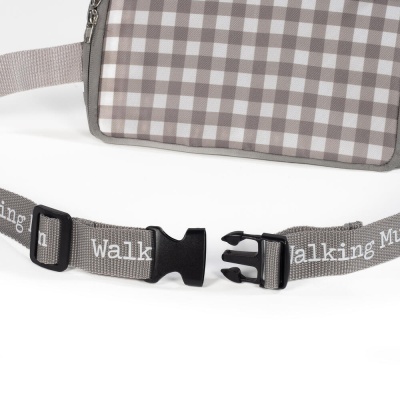Bolsa xadrez cinza com correia cinza escrita Walking Mum