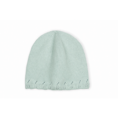 Gorro de malha verde-água claro com padrão simples e borda decorativa