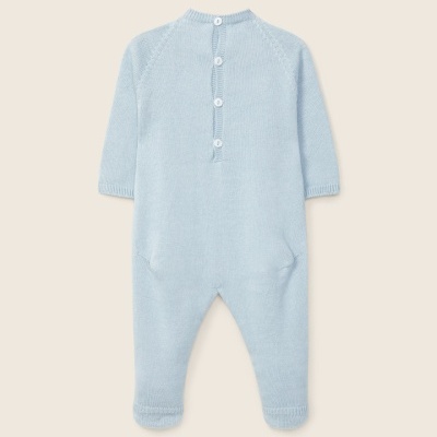 Macacão de bebé azul claro em malha com botões na parte traseira
