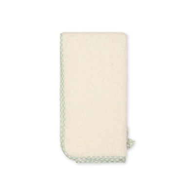 Toalha branca felpuda com borda xadrez verde clara