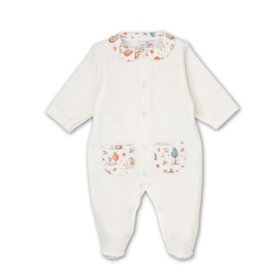 Macacão branco de bebé com gola e bolsos decorados com padrão colorido