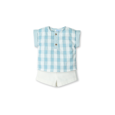 Conjunto infantil azul e branco com camisola xadrez e calções brancos