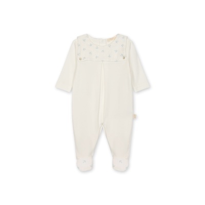 Pijama de bebê branco com padrão de âncoras azuis claras