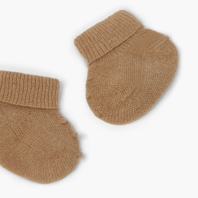 Meias de bébé castanho claro em malha com punhos canelados