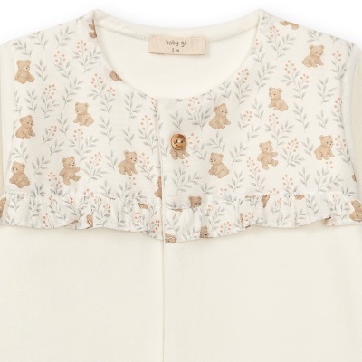 Blusa creme para bebé com gola estampada de ursos e folhas e botão com texto