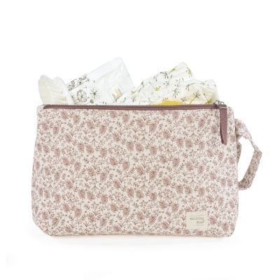 Bolsa de tecido bege com padrão floral castanho e zipper castanho cheia