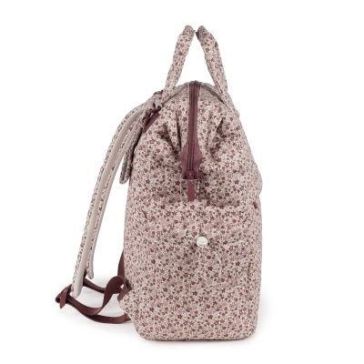 Mochila com padrão floral em tons de bege e vinho vista de lado