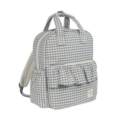 Mochila padrão xadrez cinza e branco com bolso frontal e alças acolchoadas