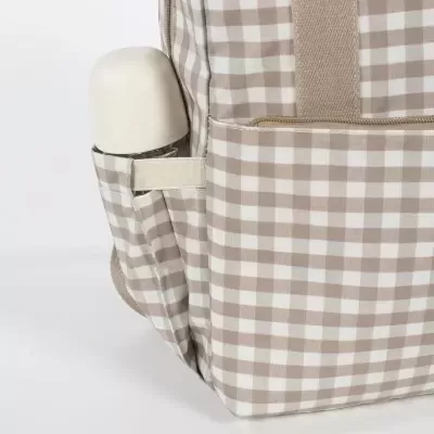 Mochila xadrez bege e branco com bolso dianteiro e lateral com garrafa