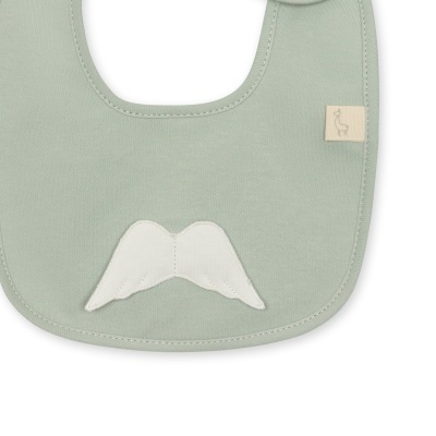 Babete verde claro com aplique branco em forma de asas