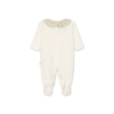 Pijama creme para criança com gola floral e botões à frente
