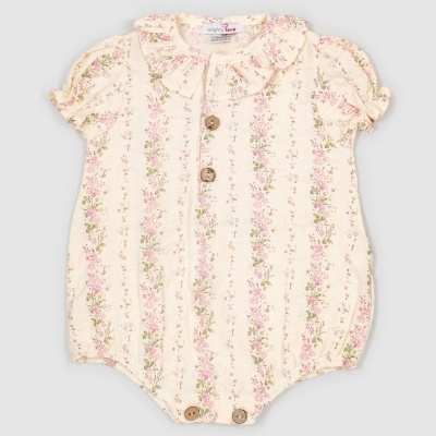 Body de bebé creme com padrão floral e botões de madeira