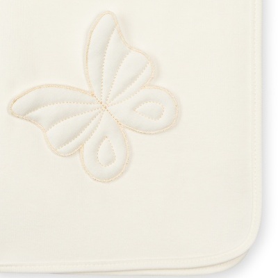 Manta branca com bordado de borboleta em linha bege