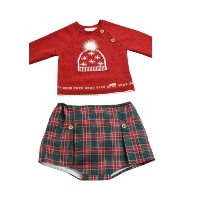 Conjunto infantil com camisola vermelha e saia xadrez