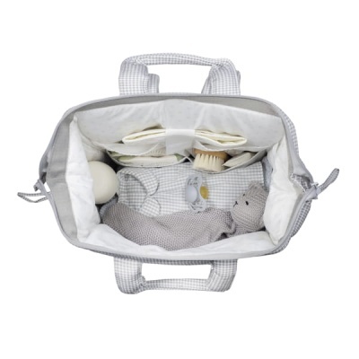 Mala de bebé cinza e branco com interior acolchoado e acessórios