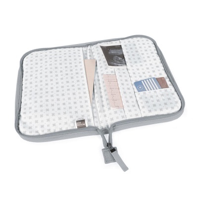 Estojo organizador cinza claro com interior estampado e fecho de correr