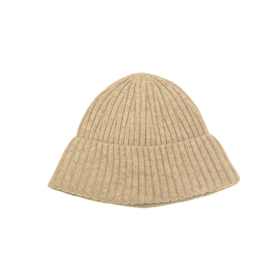 Gorro bege de malha canelada com aba larga