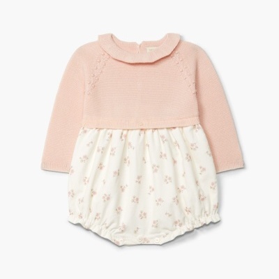 Macacão bebé rosa e branco com padrão floral e mangas compridas