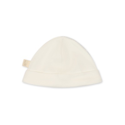 Gorro infantil branco com aba dobrada e etiqueta bege